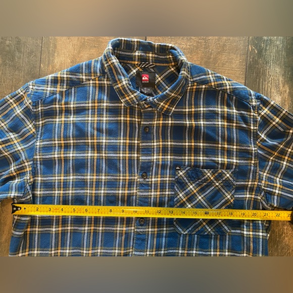 Men XL, Quiksilver Flannel Retail: $66 - Picture 4 of 8